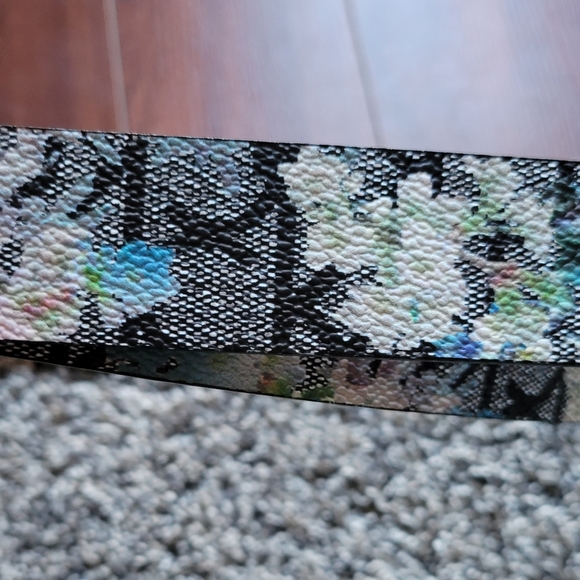 Calvin Klein Floral Twist Reversible Belt - Picture 4 of 10